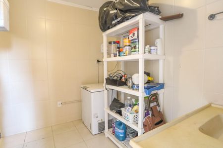 Casa à venda com 180m², 3 quartos e 2 vagas Casa à venda com 180m², 3 quartos e 2 vagasEdícula - cozinha