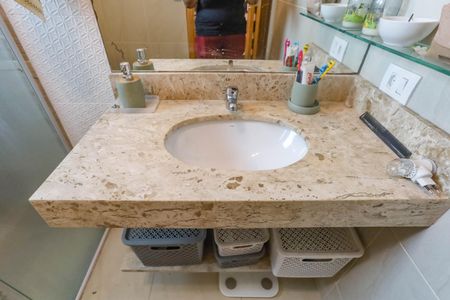 Casa à venda com 180m², 3 quartos e 2 vagas Casa à venda com 180m², 3 quartos e 2 vagasBanheiro da suíte