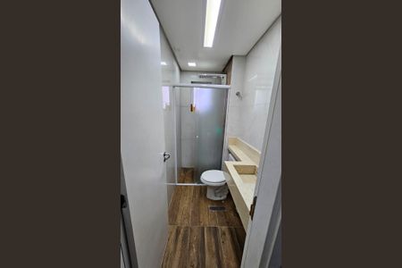 Banheiro de apartamento para alugar com 2 quartos, 56m² em Vila Assis Brasil, Mauá