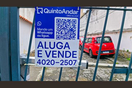 Casa à venda com 149m², 2 quartos e 2 vagas Casa à venda com 149m², 2 quartos e 2 vagasFachada do condomínio com placa