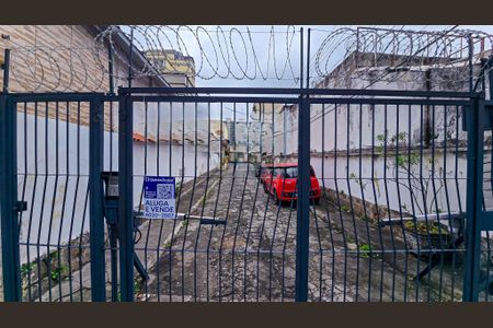 Casa à venda com 149m², 2 quartos e 2 vagas Casa à venda com 149m², 2 quartos e 2 vagasFachada do condomínio com placa