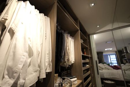 Apartamento à venda com 179m², 2 quartos e 3 vagasCloset