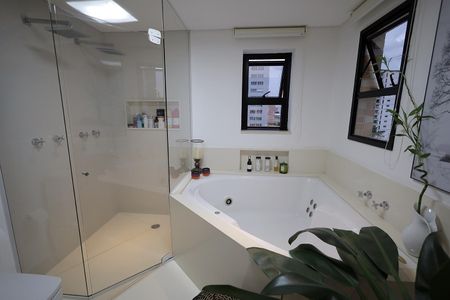 Apartamento à venda com 179m², 2 quartos e 3 vagasBanheiro Suíte 2