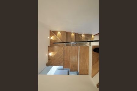 Apartamento à venda com 179m², 2 quartos e 3 vagasEscada