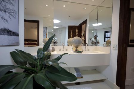 Apartamento à venda com 179m², 2 quartos e 3 vagasBanheiro Suíte 2