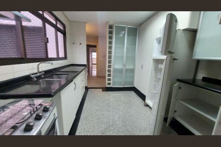 Apartamento à venda com 220m², 4 quartos e 3 vagas