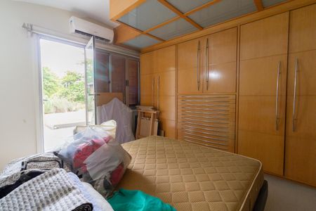 Casa à venda com 550m², 4 quartos e 3 vagas Casa à venda com 550m², 4 quartos e 3 vagasQuarto 4