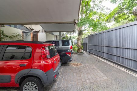 Casa à venda com 550m², 4 quartos e 3 vagas Casa à venda com 550m², 4 quartos e 3 vagasGaragem