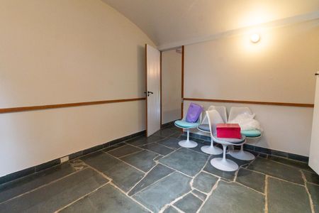 Casa à venda com 550m², 4 quartos e 3 vagas Casa à venda com 550m², 4 quartos e 3 vagasCozinha