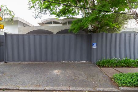 Casa à venda com 550m², 4 quartos e 3 vagas Casa à venda com 550m², 4 quartos e 3 vagasFachada