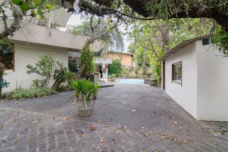 Casa à venda com 550m², 4 quartos e 3 vagas Casa à venda com 550m², 4 quartos e 3 vagasQuintal