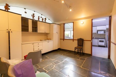 Casa à venda com 550m², 4 quartos e 3 vagas Casa à venda com 550m², 4 quartos e 3 vagasCozinha