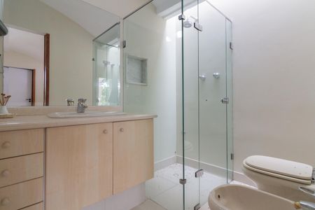 Casa à venda com 550m², 4 quartos e 3 vagas Casa à venda com 550m², 4 quartos e 3 vagasBanheiro 2