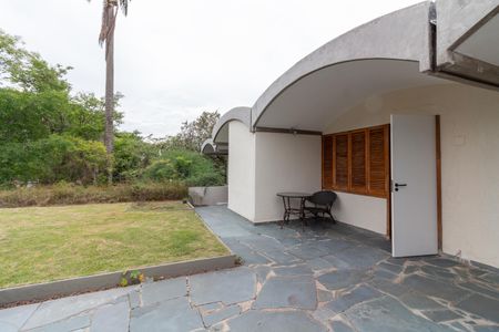 Casa à venda com 550m², 4 quartos e 3 vagas Casa à venda com 550m², 4 quartos e 3 vagasTerraço