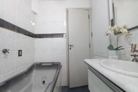 Apartamento à venda com 158m², 4 quartos e 2 vagasBanheiro