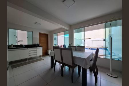 Casa à venda com 7 quartos, 297m² em Itaipu, Niterói