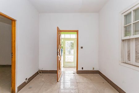 Casa à venda com 280m², 2 quartos e 2 vagasSala