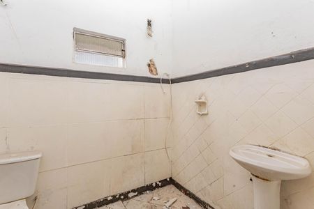 Casa à venda com 280m², 2 quartos e 2 vagasBanheiro 1