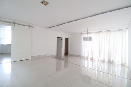 Sala de casa para alugar com 4 quartos, 240m² em Jardim Karaíba, Uberlândia