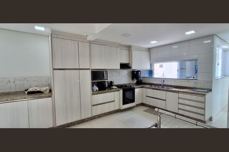 Casa à venda com 147m², 3 quartos e 3 vagasCozinha 