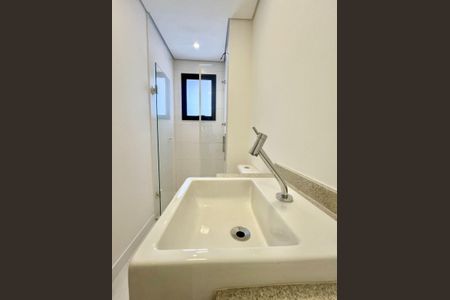 Banheiro de apartamento para alugar com 1 quarto, 55m² em Centro, Campinas