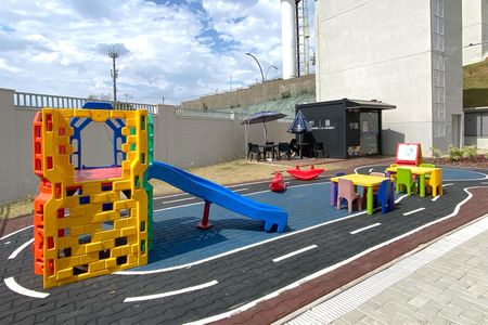 Apartamento para alugar com 48m², 2 quartos e 1 vaga Apartamento para alugar com 48m², 2 quartos e 1 vagaÁrea comum - Playground