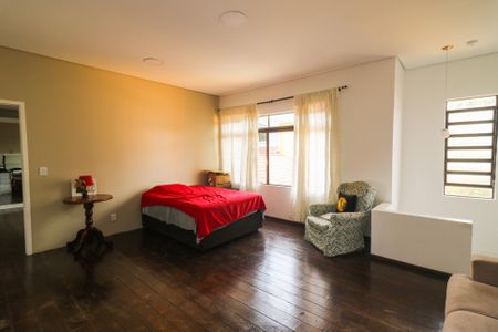 Casa à venda com 268m², 5 quartos e 4 vagas Casa à venda com 268m², 5 quartos e 4 vagasQuarto 2