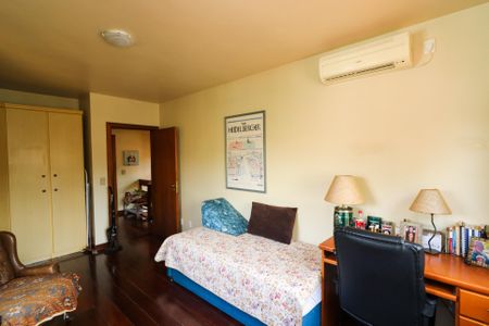 Casa à venda com 268m², 5 quartos e 4 vagas Casa à venda com 268m², 5 quartos e 4 vagasQuarto 1