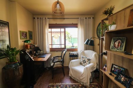 Casa à venda com 268m², 5 quartos e 4 vagas Casa à venda com 268m², 5 quartos e 4 vagasEscritório