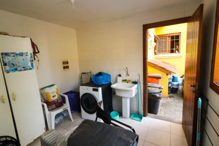 Casa à venda com 268m², 5 quartos e 4 vagas Casa à venda com 268m², 5 quartos e 4 vagasÁrea de Serviço