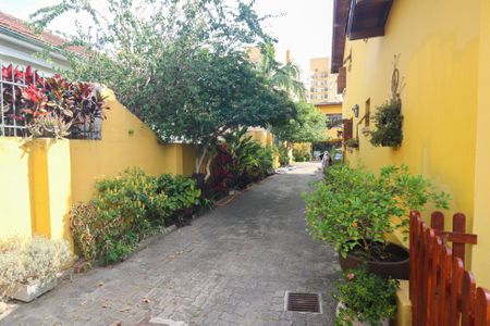 Casa à venda com 268m², 5 quartos e 4 vagas Casa à venda com 268m², 5 quartos e 4 vagasFachada