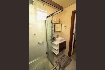 Casa à venda com 268m², 5 quartos e 4 vagas Casa à venda com 268m², 5 quartos e 4 vagasBanheiro da Suíte 1