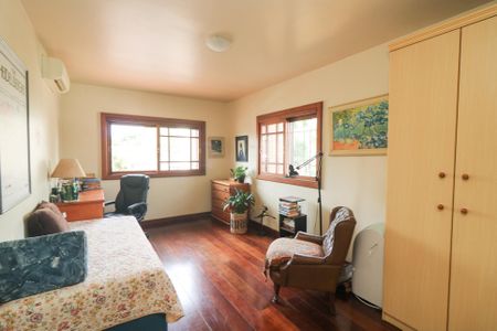 Casa à venda com 268m², 5 quartos e 4 vagas Casa à venda com 268m², 5 quartos e 4 vagasQuarto 1