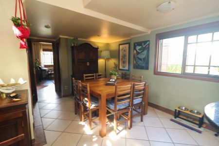 Casa à venda com 268m², 5 quartos e 4 vagas Casa à venda com 268m², 5 quartos e 4 vagasSala de Jantar