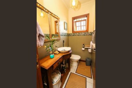 Casa à venda com 268m², 5 quartos e 4 vagas Casa à venda com 268m², 5 quartos e 4 vagasLavabo