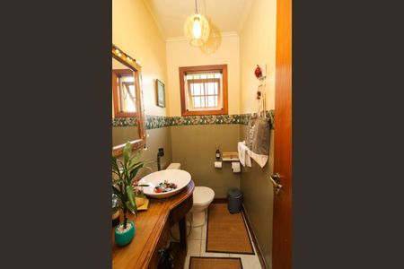 Casa à venda com 268m², 5 quartos e 4 vagas Casa à venda com 268m², 5 quartos e 4 vagasLavabo