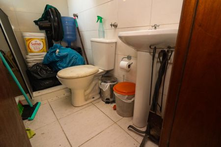 Casa à venda com 268m², 5 quartos e 4 vagas Casa à venda com 268m², 5 quartos e 4 vagasBanheiro de serviço