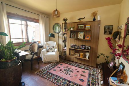 Casa à venda com 268m², 5 quartos e 4 vagas Casa à venda com 268m², 5 quartos e 4 vagasEscritório