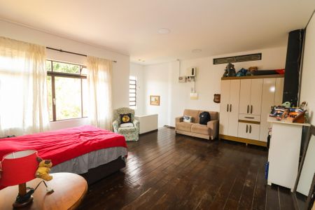 Casa à venda com 268m², 5 quartos e 4 vagas Casa à venda com 268m², 5 quartos e 4 vagasQuarto 2