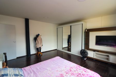 Casa à venda com 268m², 5 quartos e 4 vagas Casa à venda com 268m², 5 quartos e 4 vagasQuarto 3