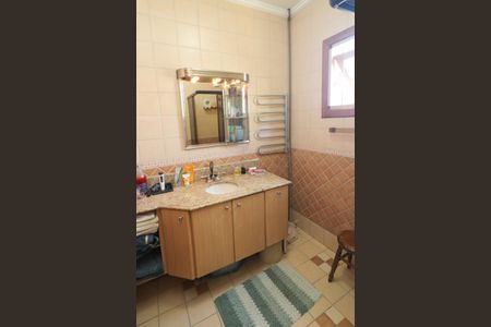 Casa à venda com 268m², 5 quartos e 4 vagas Casa à venda com 268m², 5 quartos e 4 vagasBanheiro 1