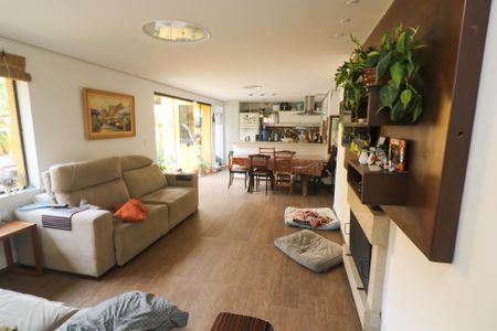 Casa à venda com 268m², 5 quartos e 4 vagas Casa à venda com 268m², 5 quartos e 4 vagasVaranda gourmet