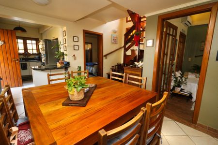 Casa à venda com 268m², 5 quartos e 4 vagas Casa à venda com 268m², 5 quartos e 4 vagasSala de Jantar