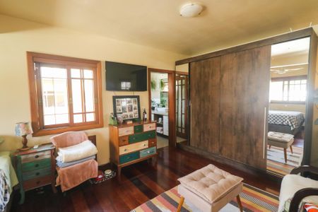 Casa à venda com 268m², 5 quartos e 4 vagas Casa à venda com 268m², 5 quartos e 4 vagasSuíte 2