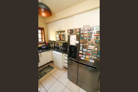 Casa à venda com 268m², 5 quartos e 4 vagas Casa à venda com 268m², 5 quartos e 4 vagasCozinha