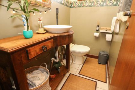 Casa à venda com 268m², 5 quartos e 4 vagas Casa à venda com 268m², 5 quartos e 4 vagasLavabo