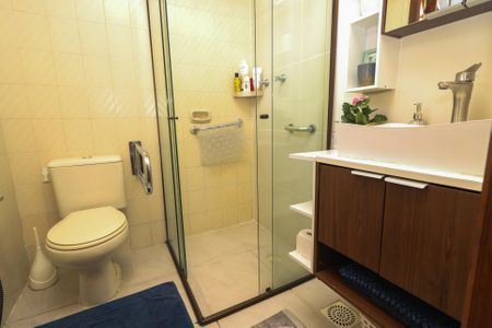 Casa à venda com 268m², 5 quartos e 4 vagas Casa à venda com 268m², 5 quartos e 4 vagasBanheiro da Suíte 1