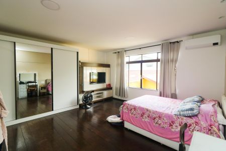 Casa à venda com 268m², 5 quartos e 4 vagas Casa à venda com 268m², 5 quartos e 4 vagasQuarto 3