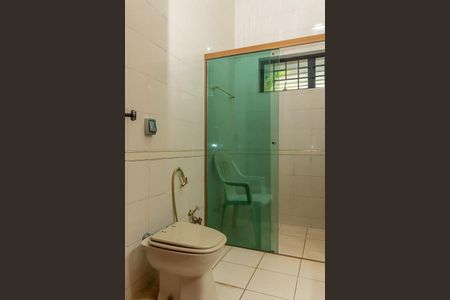 Casa para alugar com 700m², 5 quartos e 6 vagasBanheiro Suíte 1