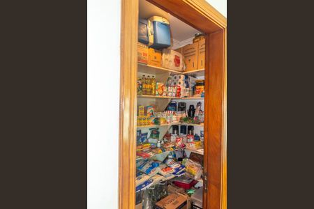 Casa para alugar com 700m², 5 quartos e 6 vagasDespensa